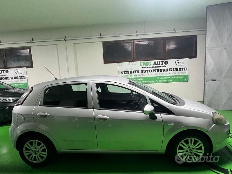 Usata Fiat Punto Lounge 75 CV (55 kW) 2015 Grigio Utilitaria