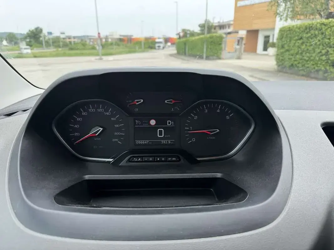 Usata Peugeot Rifter Active 131 CV (96 kW) 2019 Bianco Monovolume