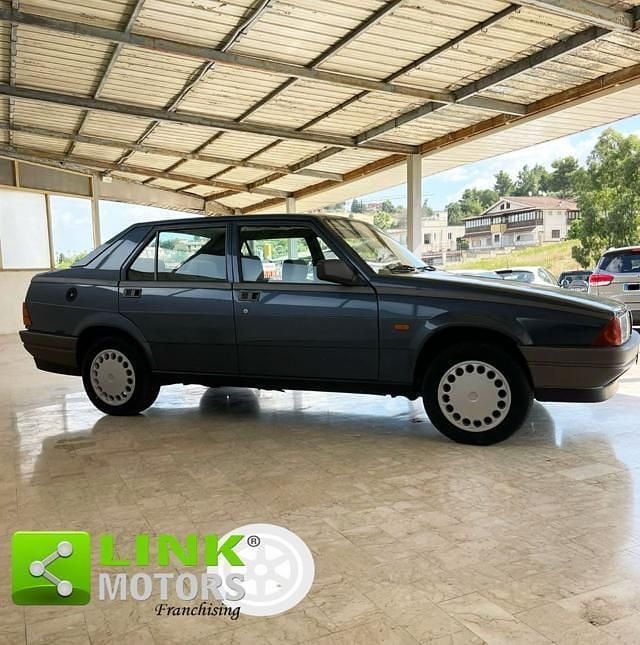 Usata Alfa Romeo 75 120 CV (88 kW) 1987 Grigio(met.) Berlina