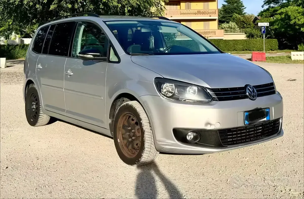 Usata VW Touran 150 CV (110 kW) 2011 Grigio Monovolume