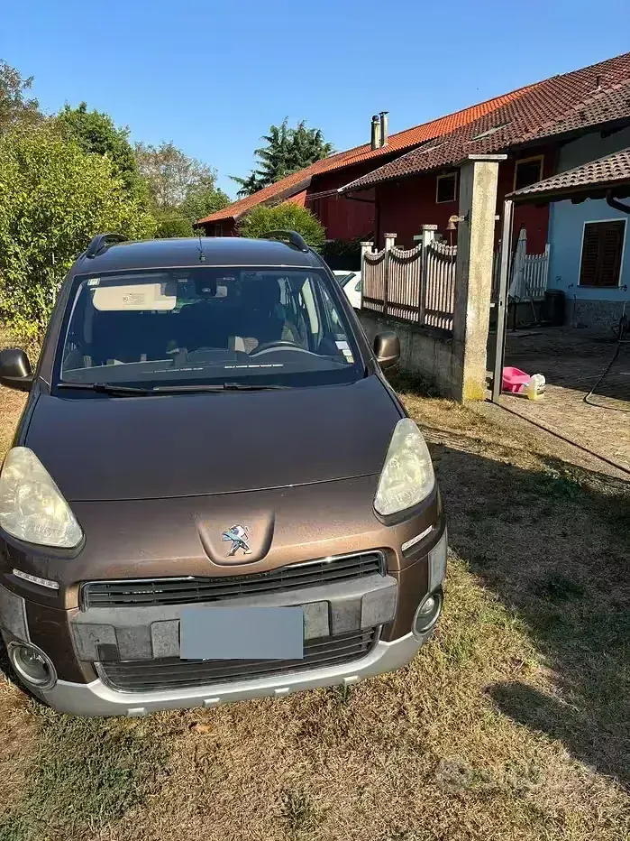 Usata Peugeot Partner Tepee Outdoor 115 CV (84 kW) 2014 Marrone Monovolume