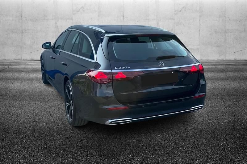 Usata Mercedes E220 Advanced Plus 197 CV (144 kW) 2024 Grigio metallizzato Station wagon