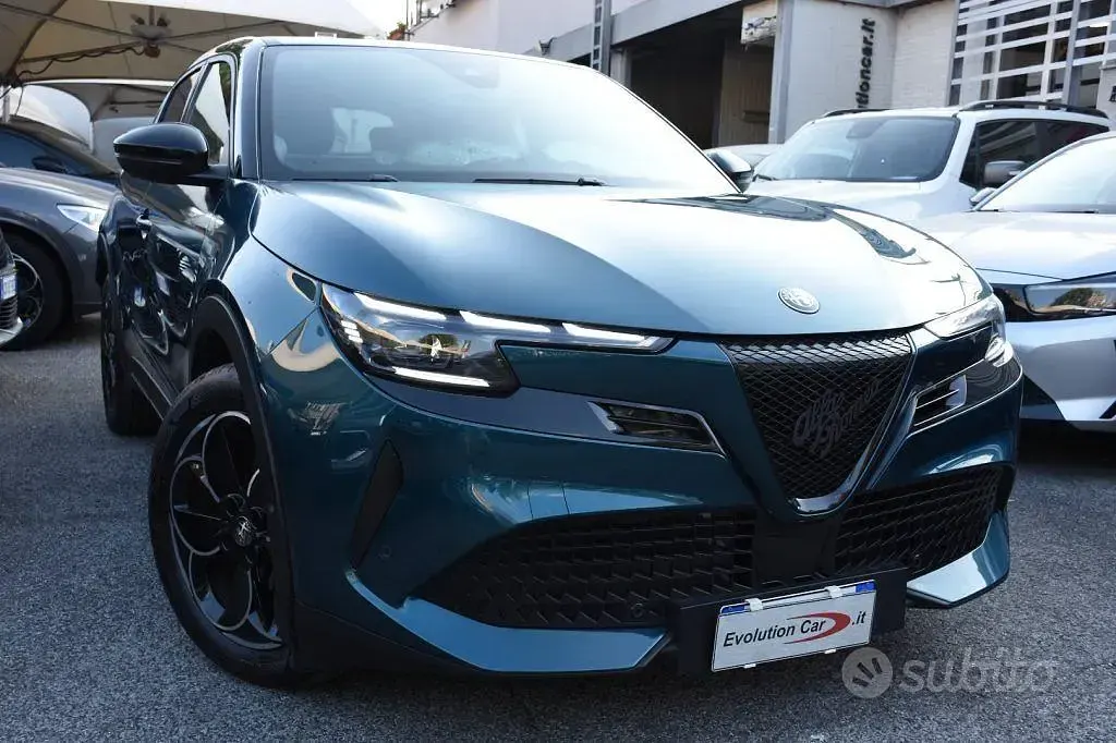 Usata Alfa Romeo Junior 61 kW (84 CV) 2025 Blu metallizzato SUV