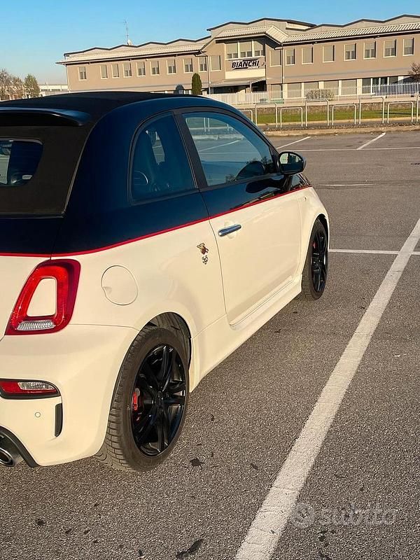 Usata Abarth 595C Turismo 165 CV (121 kW) 2021 Nero Cabrio