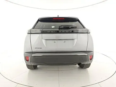 Usata Peugeot 2008 Allure 101 CV (74 kW) 2025 Argento SUV