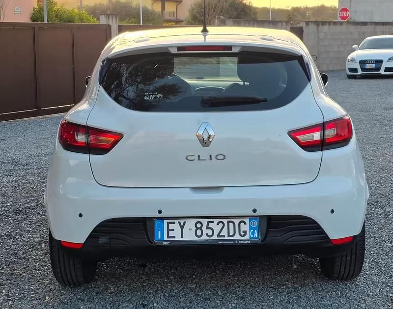 Usata Renault Clio IV Life 75 CV (55 kW) 2016 Bianco Berlina