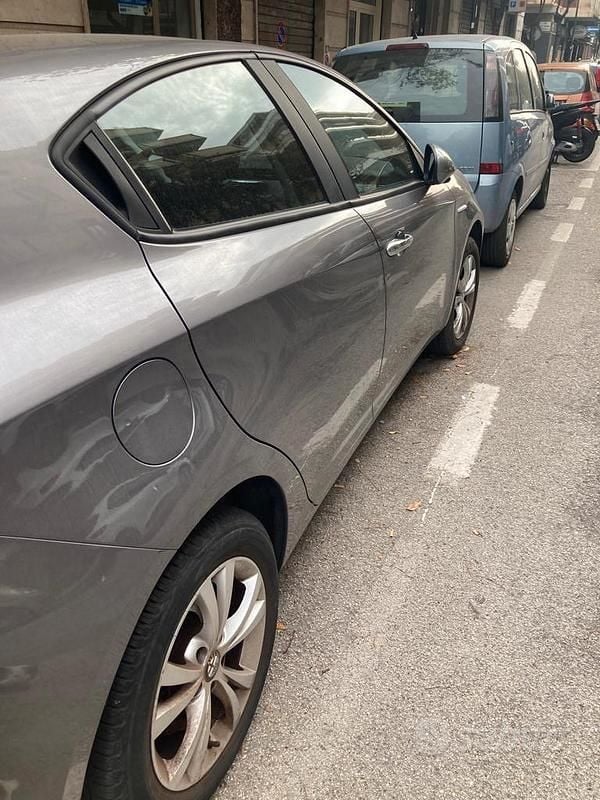 Usata Alfa Romeo Giulietta 105 CV (77 kW) 2015 Grigio Utilitaria