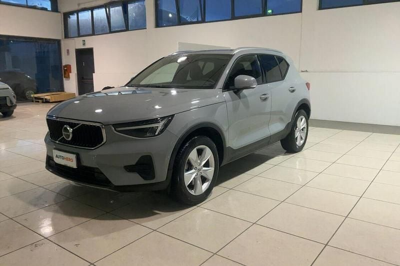 Grigio Usata 2024 Volvo XC40 Core SUV | 26.799 € (Ottimo prezzo) - Immagine 1/4