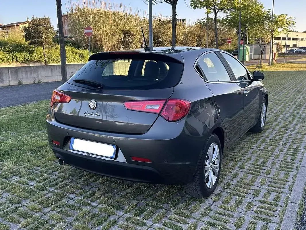 Usata Alfa Romeo Giulietta Impression 120 CV (88 kW) 2017 Grigio Utilitaria