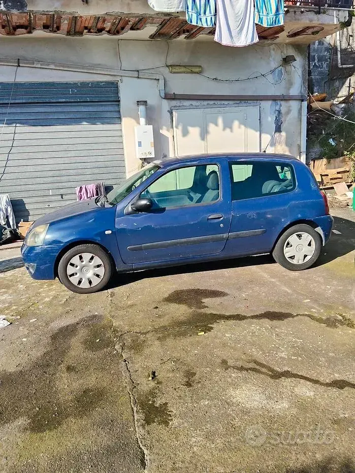 Usata Renault Clio II Dynamique 68 CV (50 kW) 2007 Blu Berlina