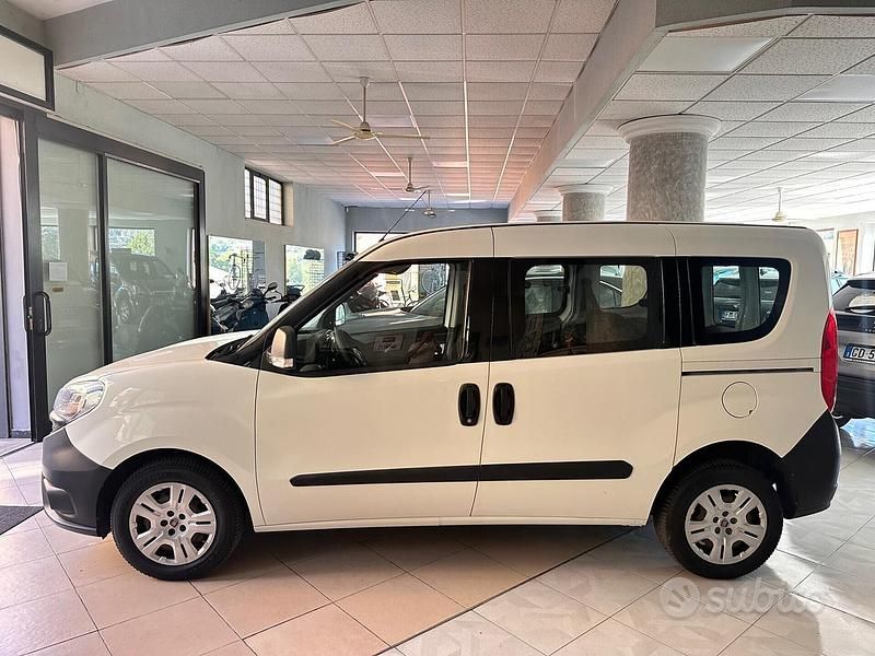 Usata Fiat Doblò Lounge 95 CV (69 kW) 2017 Bianco Monovolume