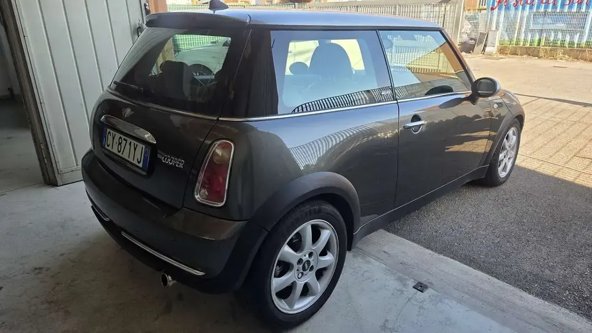 Usata Mini Cooper 116 CV (85 kW) 2005 Grigio Utilitaria