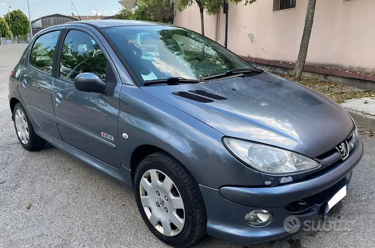 Usata Peugeot 206 109 CV (80 kW) 2006 Grigio Utilitaria