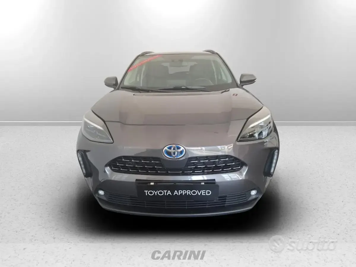 Usata Toyota Yaris Cross Lounge 116 CV (85 kW) 2023 Grigio SUV