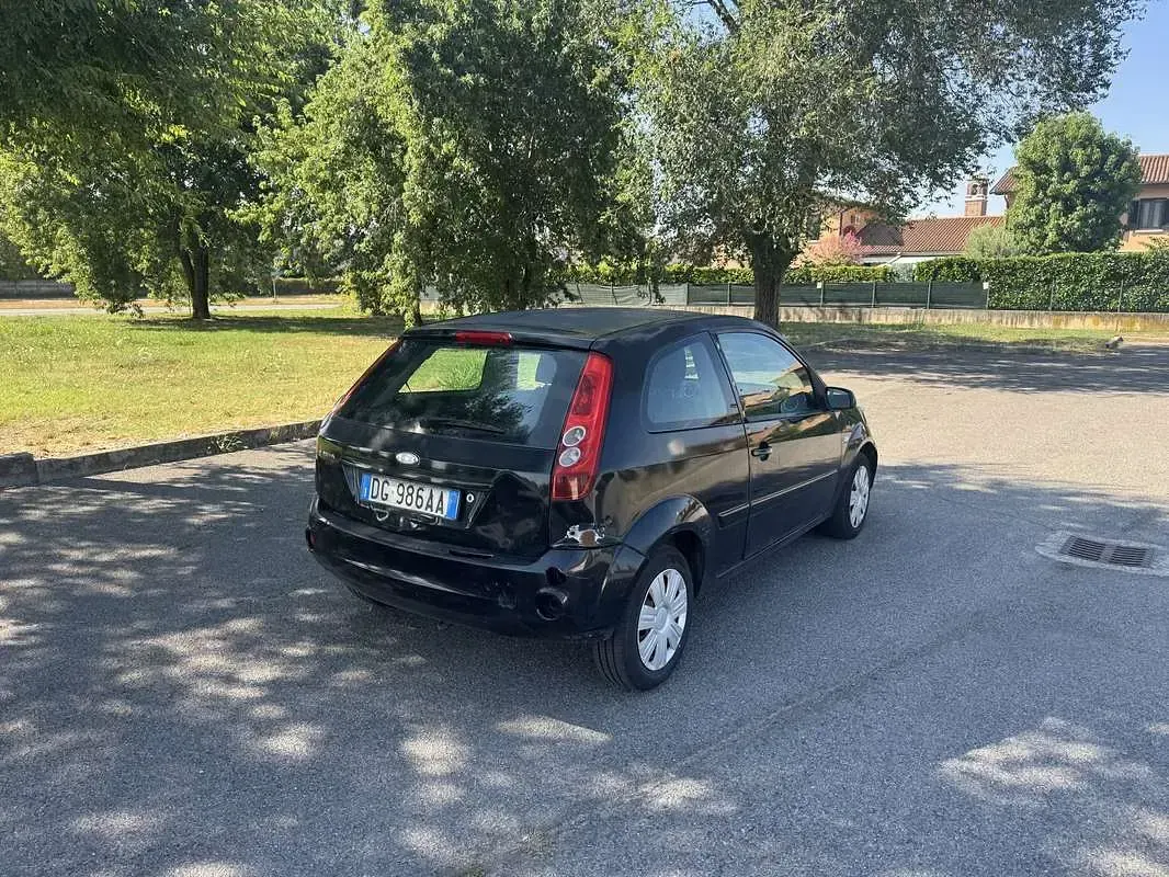 Usata Ford Fiesta Ghia 68 CV (50 kW) 2007 Utilitaria