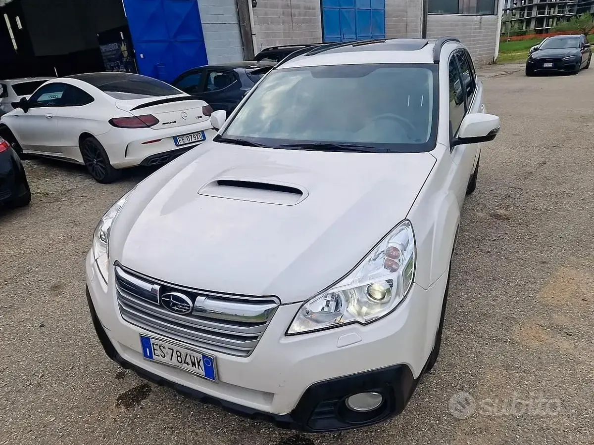 Usata Subaru Outback Exclusive+ 150 CV (110 kW) 2013 Bianco Station wagon