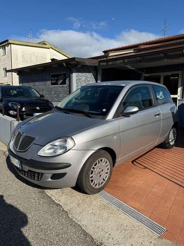 Argento Usata 2006 Lancia Ypsilon Due volumi | 2300 € (Buon prezzo) - Immagine 1/4