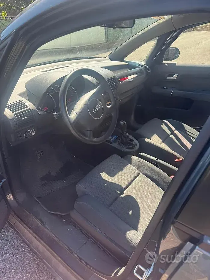 Usata Audi A2 75 CV (55 kW) 2002 Grigio Utilitaria