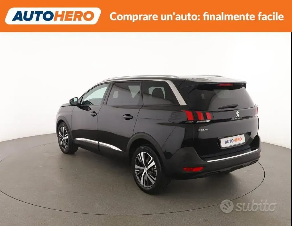Usado Peugeot 5008 Allure 131 HP (96 kW) 2023 Castanho SUV