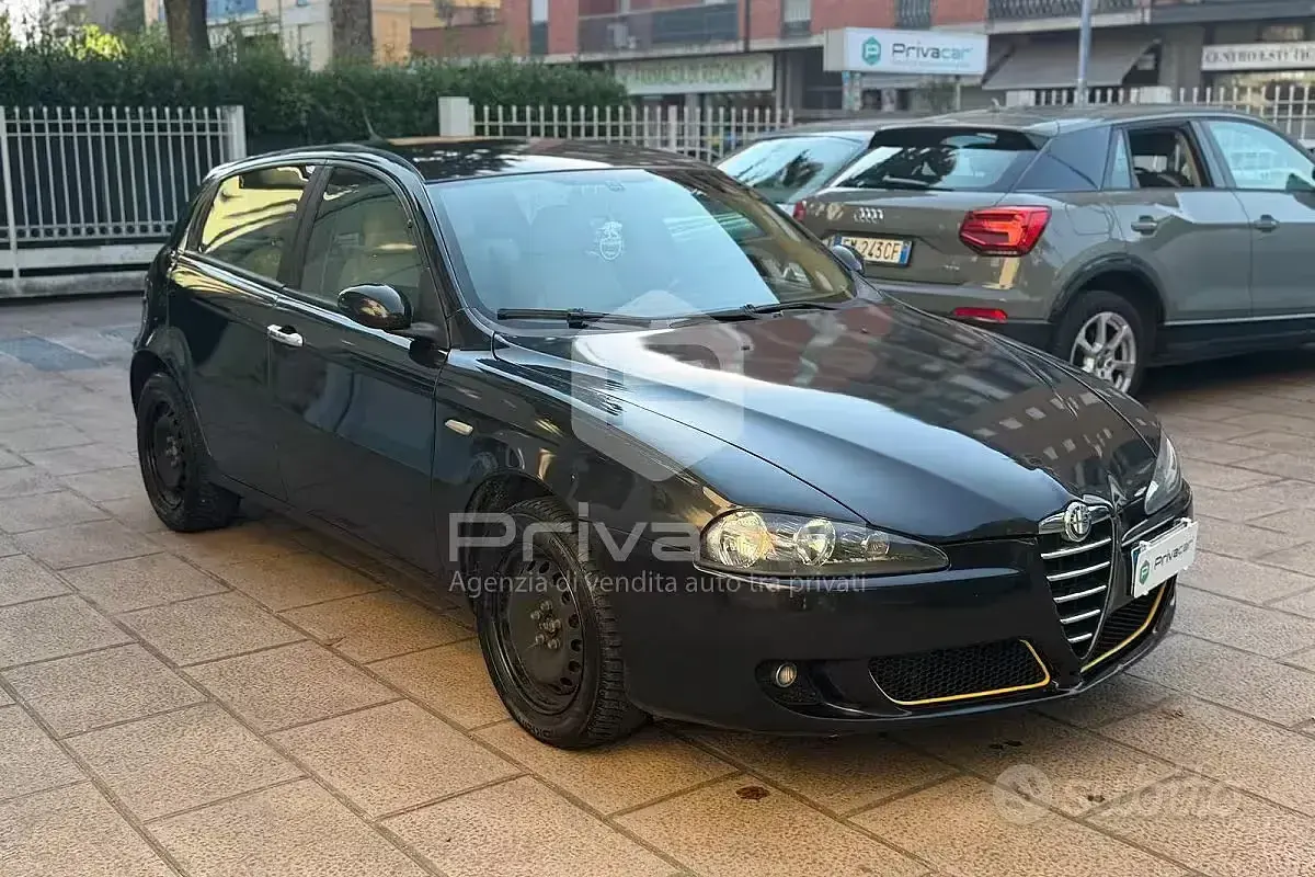 Usata Alfa Romeo 147 150 CV (110 kW) 2006 Nero Utilitaria