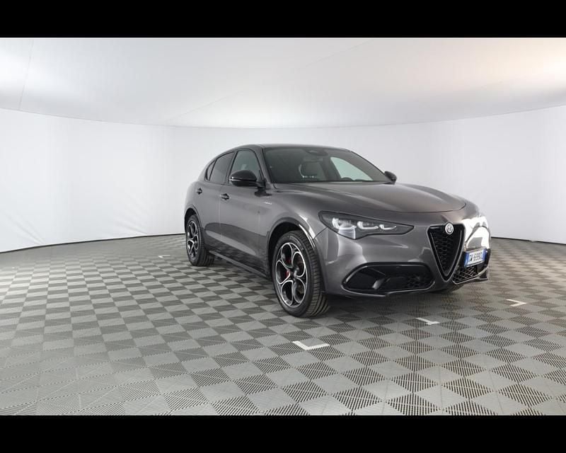 Usata Alfa Romeo Stelvio Veloce 209 CV (153 kW) 2024 Grigio / pastello SUV