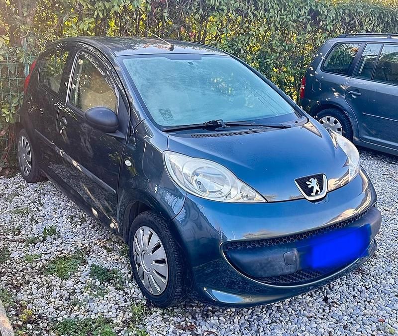 Grigio Usata 2008 Peugeot 107 Due volumi | 2750 € (Buon prezzo) - Immagine 1/4