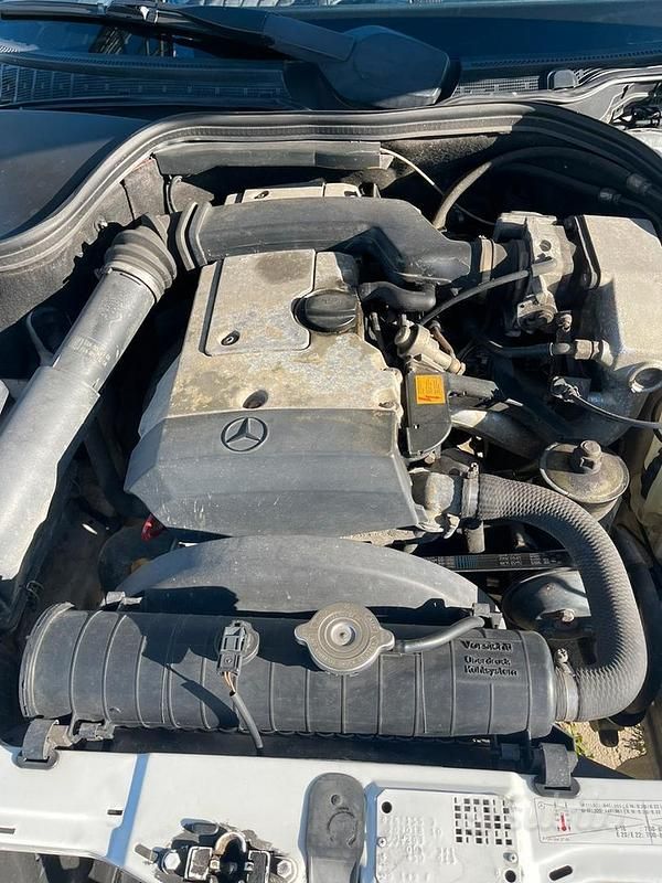 Usata Mercedes C180 122 CV (89 kW) 1995 Bianco Berlina