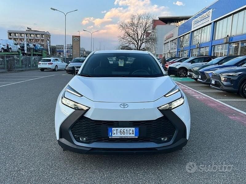 Usata Toyota C-HR Active 140 CV (102 kW) 2024 Bianco SUV