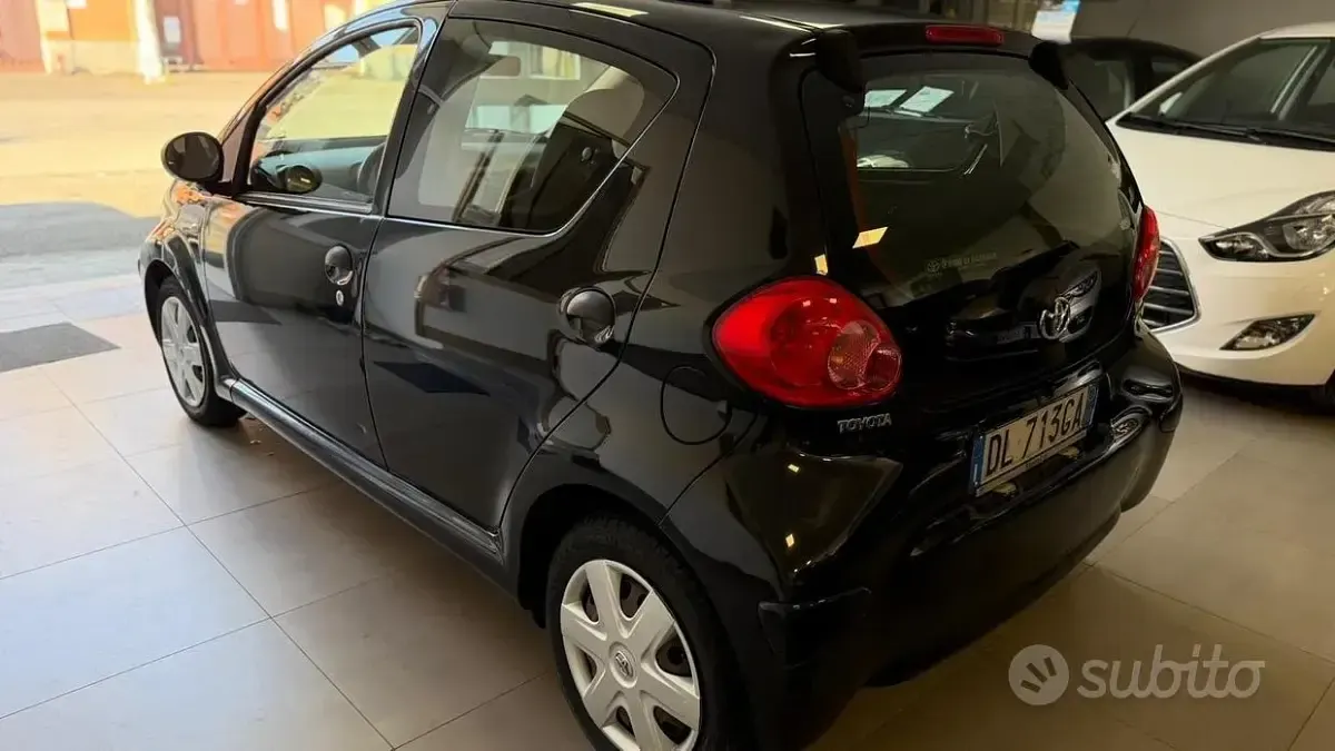 Usata Toyota Aygo Sol 68 CV (50 kW) 2007 Nero Utilitaria