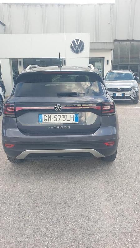 Usata VW T-Cross 110 CV (80 kW) 2023 Grigio SUV