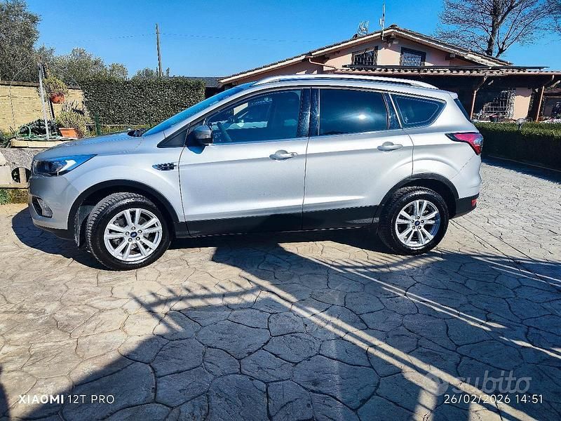 Usata Ford Kuga 120 CV (88 kW) 2019 Grigio SUV