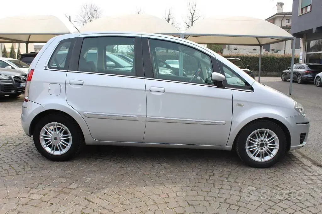 Usata Lancia Musa 69 CV (50 kW) 2008 Grigio Monovolume
