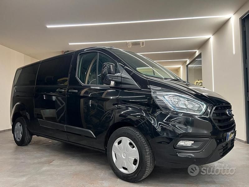 Usata Ford Transit Custom 131 CV (96 kW) 2021 Nero Monovolume