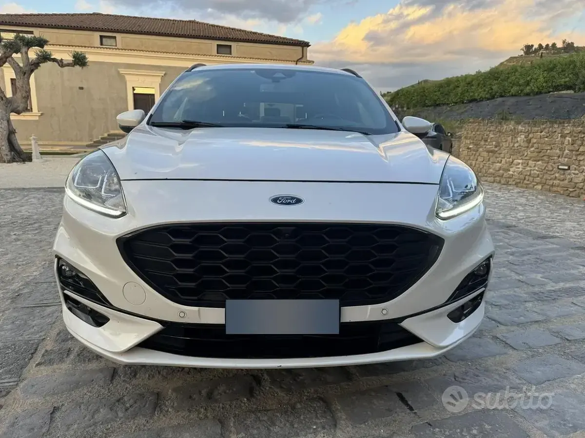 Usata Ford Kuga 120 CV (88 kW) 2021 Bianco SUV