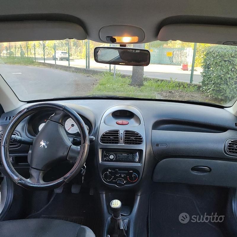 Käytetty Peugeot 206 88 HP (64 kW) 2009 Harmaa Sedan