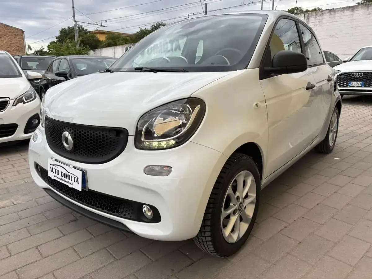 Usata Smart ForFour 71 CV (52 kW) 2017 Bianco Utilitaria