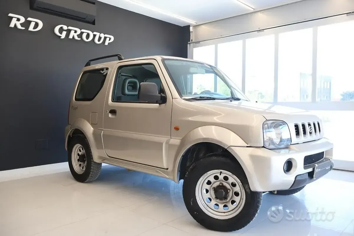 Usata Suzuki Jimny 86 CV (63 kW) 2005 Grigio SUV