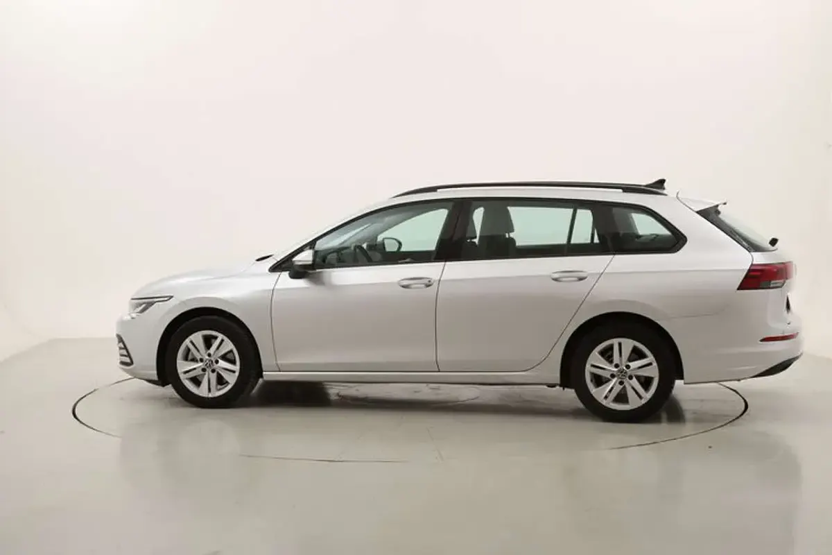 Usata VW Golf VIII Life 116 CV (85 kW) 2022 Argento Station wagon