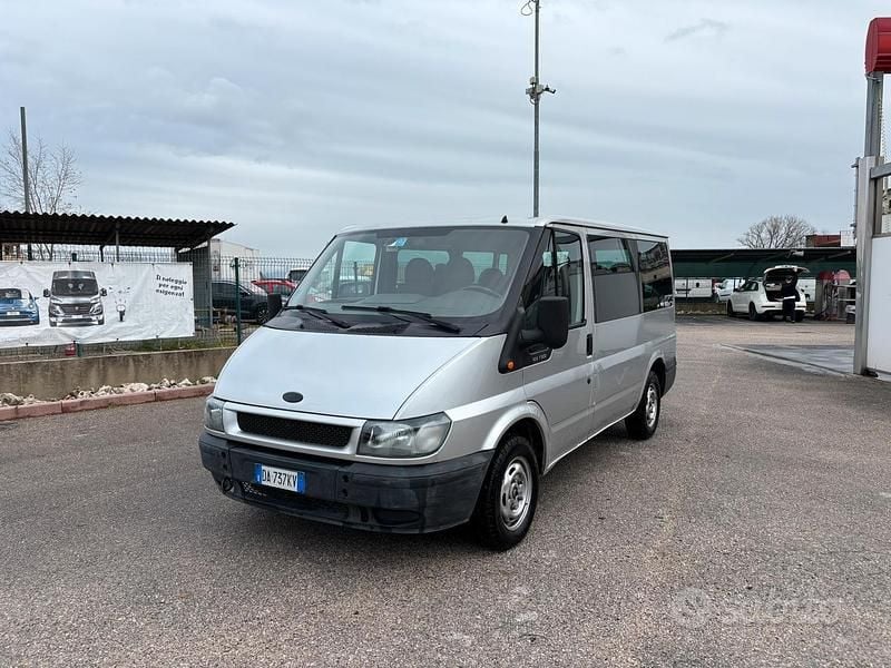 Usata Ford Transit 100 CV (73 kW) 2006 Grigio Berlina
