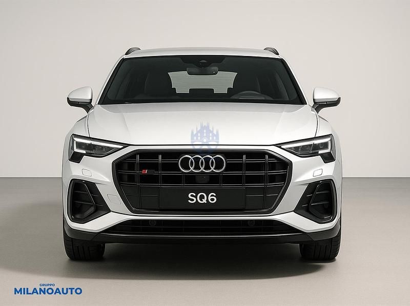 Usata Audi SQ6 e-tron Ambiente 359 kW (489 CV) 2025 Bianco SUV