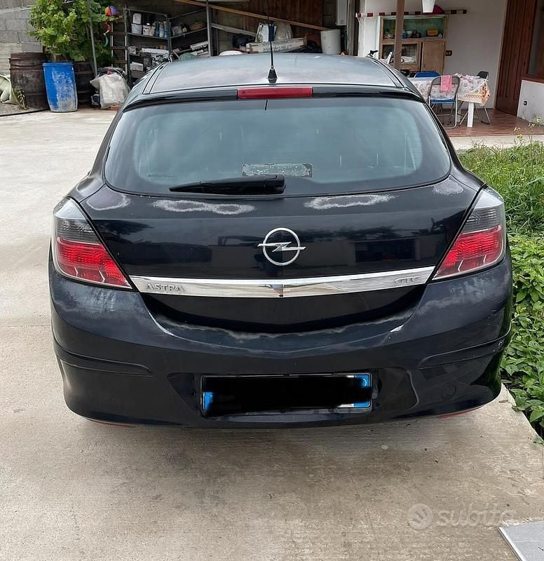 Usata Opel Astra GTC 101 CV (74 kW) 2006 Coupé