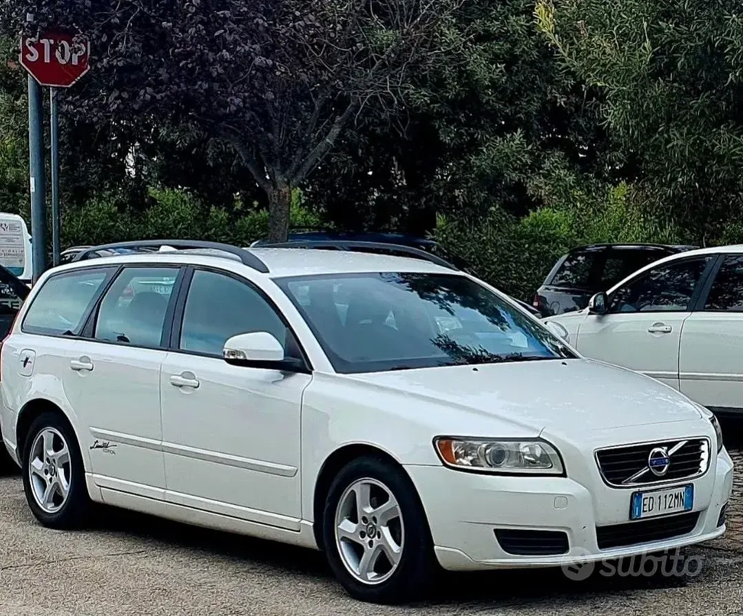 Usata Volvo V50 R-Design 115 CV (84 kW) 2010 Bianco Station wagon