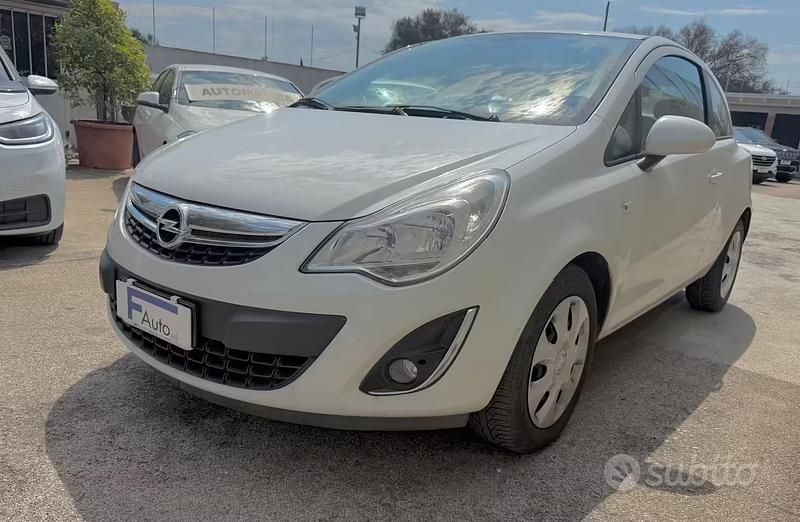 Usata Opel Corsa 75 CV (55 kW) 2011 Bianco Utilitaria