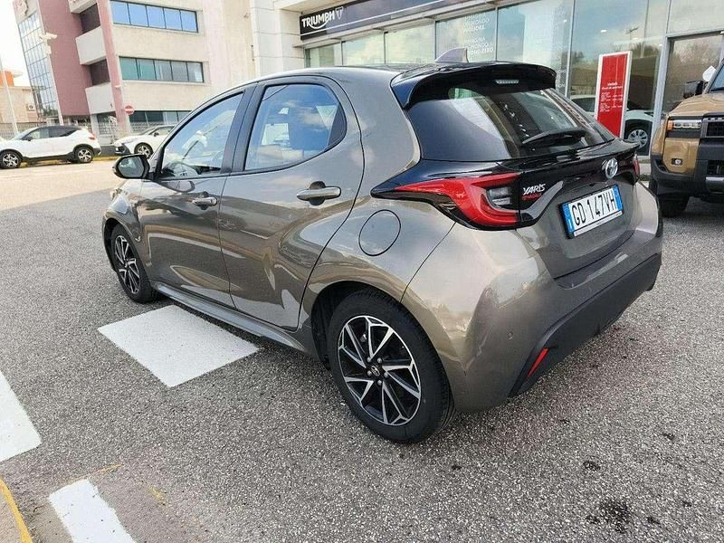 Usata Toyota Yaris Hybrid Trend 92 CV (67 kW) 2021 Grigio scuro Berlina