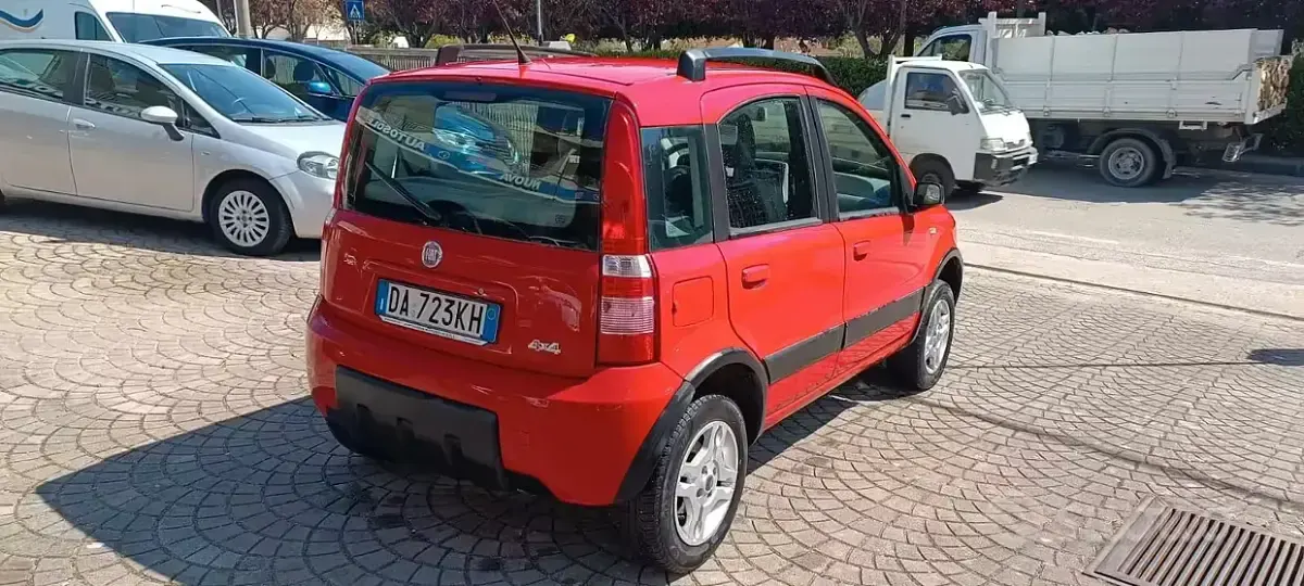 Usado Fiat Panda 4x4 69 CV (50 kW) 2006 Rojo Utilitario