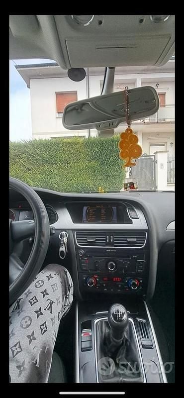 Grigio Usata 2010 Audi A4 Tre volumi | 6200 € (Buon prezzo) - Immagine 1/4