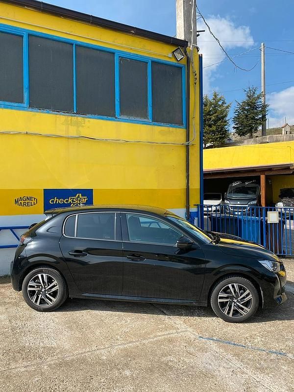Usata Peugeot 208 102 CV (75 kW) 2020 Utilitaria