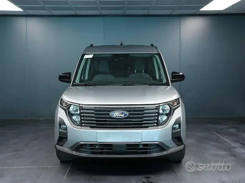 Usata Ford Tourneo Courier Titanium 124 CV (91 kW) 2025 Argento Monovolume