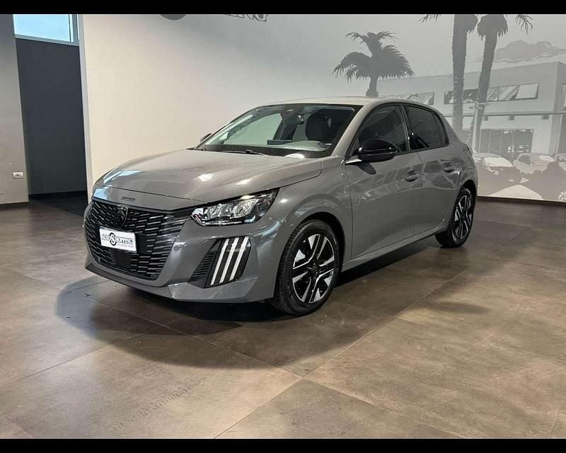 Usata Peugeot 208 Allure 101 CV (74 kW) 2025 Grigio Utilitaria