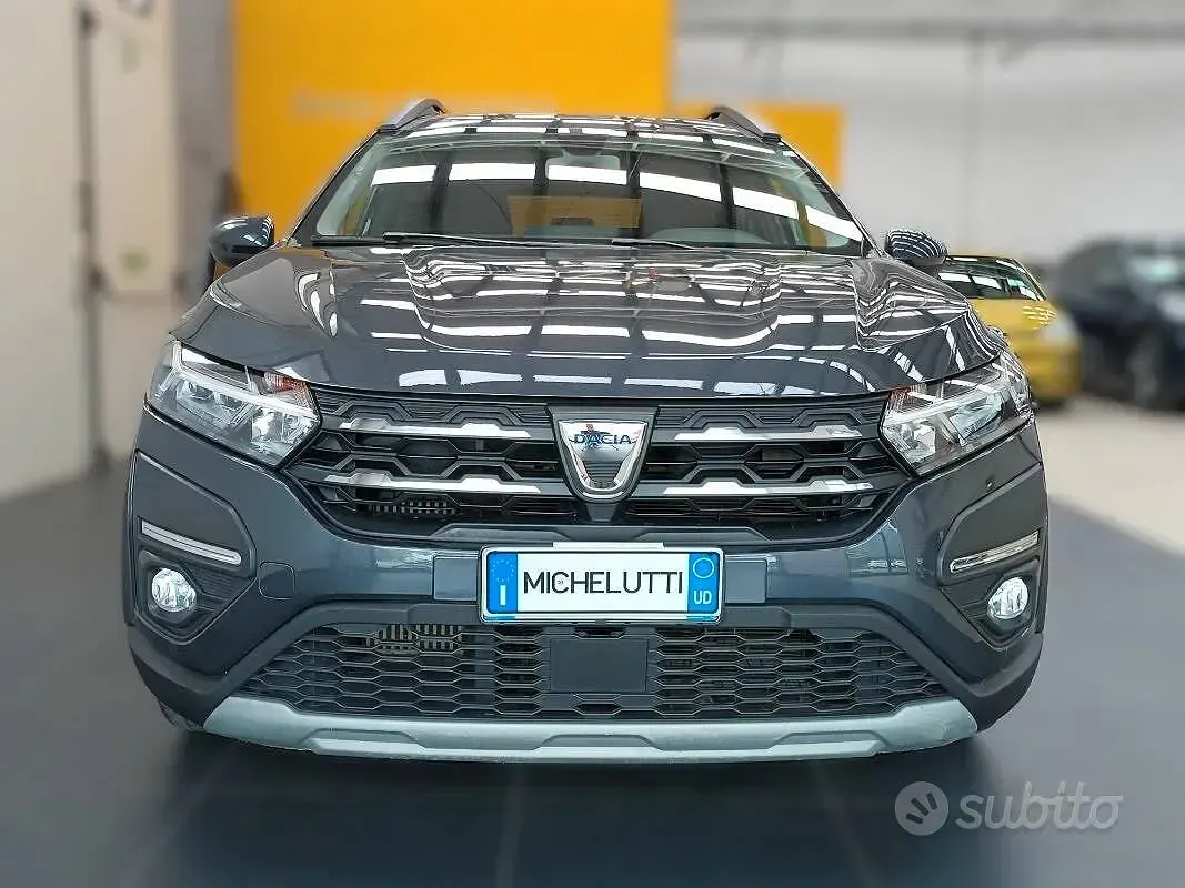 Usata Dacia Jogger Comfort 101 CV (74 kW) 2022 Grigio Monovolume
